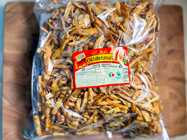 Нитка ЖАРЕНАЯ "Чеснок с зеленью" Oktobersnack 1 кг (сырный продукт) в Невтекамске