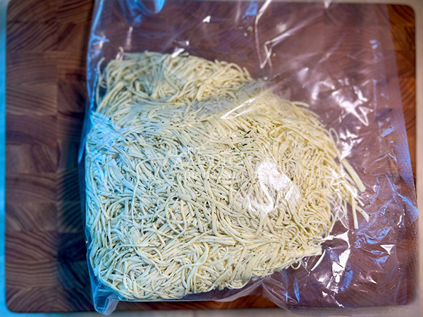 Сырный продукт ФЕРМЕРСКИЙ паутинка  укроп/чеснок в Невтекамске