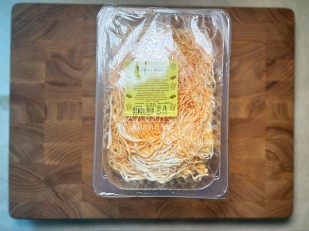 Мясо (АЛЬЯНС) вяленое свинина с халапеньо (500гр): Сыр Чечил паутинка (икра красная)  500 гр.