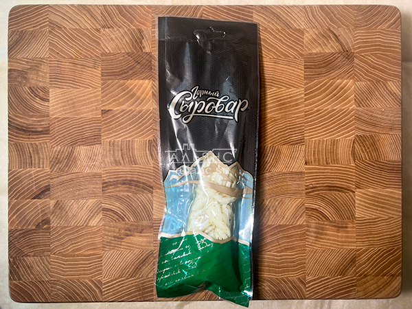 Сыр 100 гр ГОРНЫЙ СЫРОВАР (Косичка с укропом и чесноком) в Невтекамске