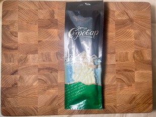 Сыр 100 гр ГОРНЫЙ СЫРОВАР (Косичка): Сыр 60 гр ГОРНЫЙ СЫРОВАР (Бочонок)